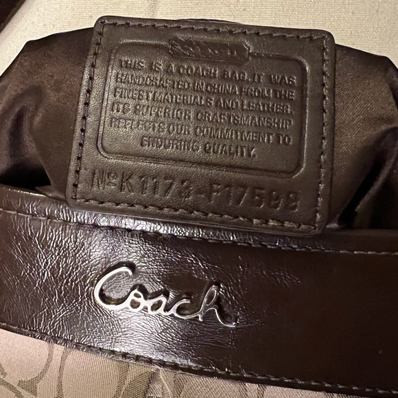 Authentic Coach Ashley Signature satin and patent leather Hippie crossbody. - Picture 5 of 5